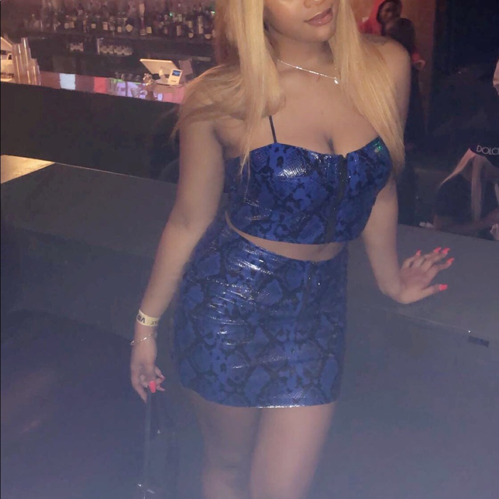 Blue snake print set